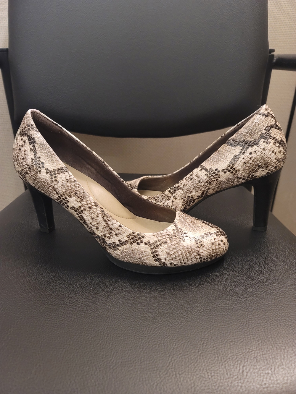 Clarks Snake-Print Mid Heel Pumps in Beige and Brown 8.5